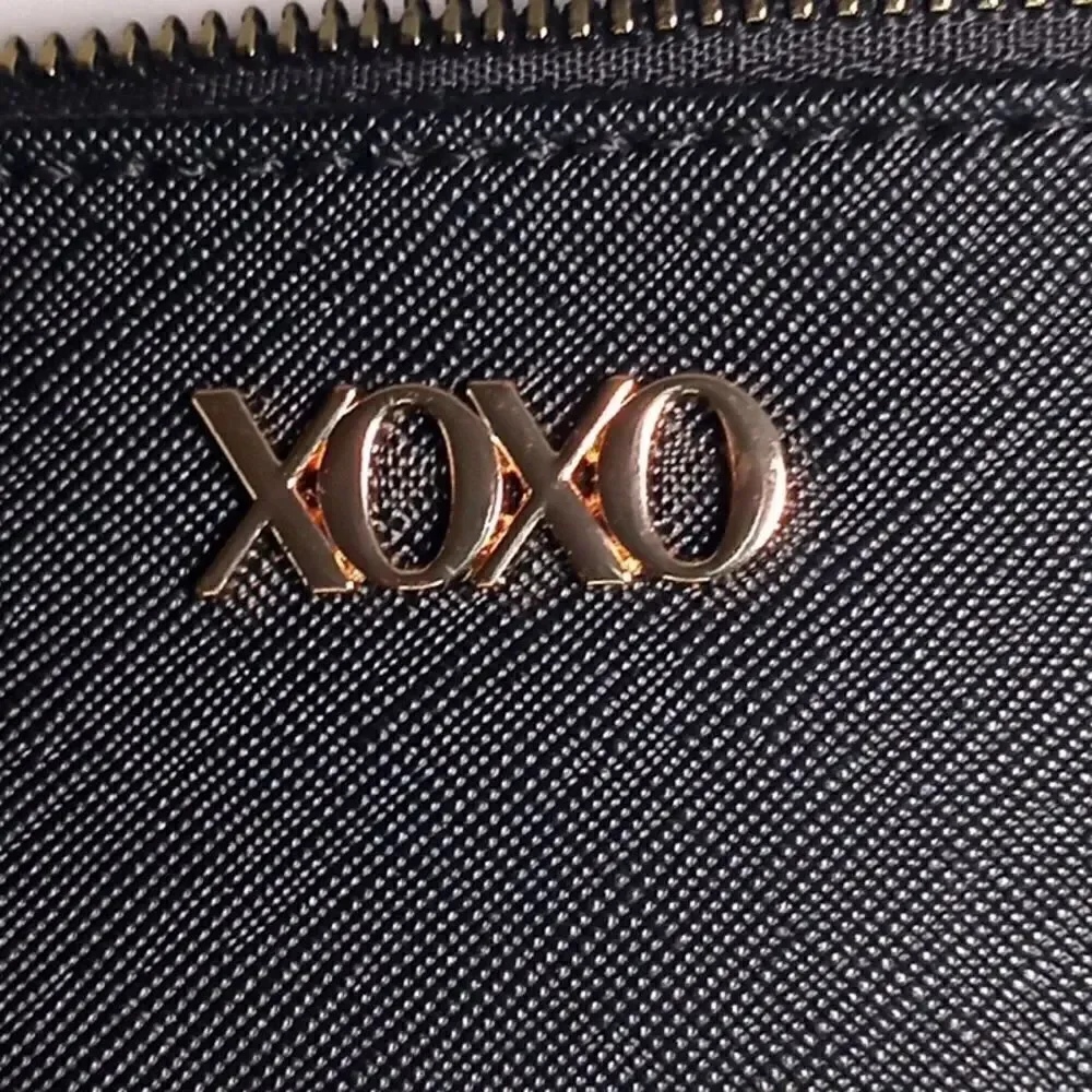 XOXO Corner Zip Wristlet